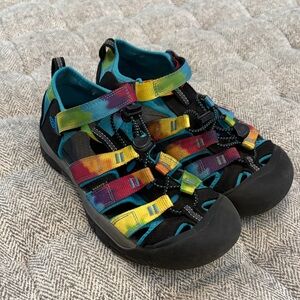 Keen sandals size 5